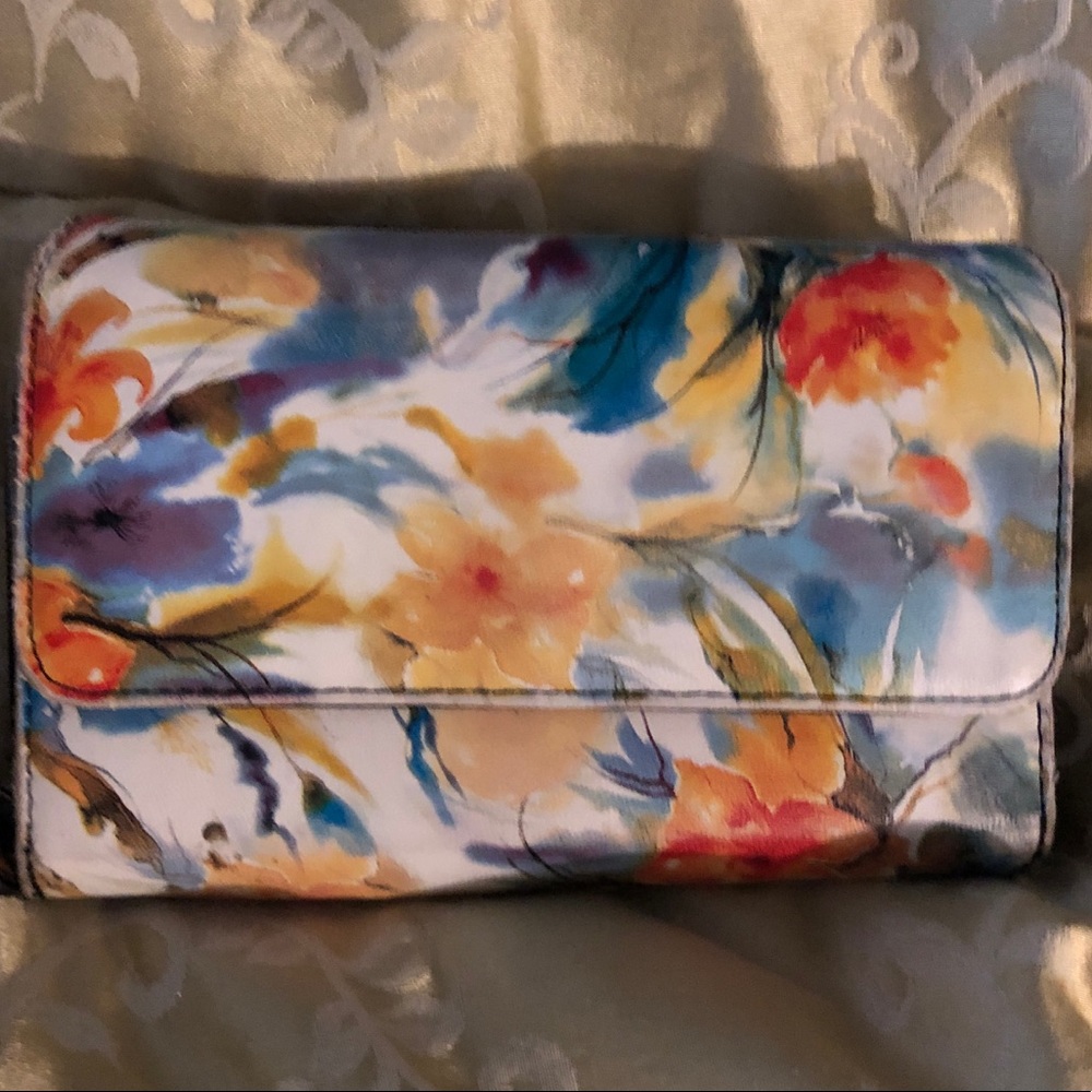 Gorgeous floral wallet NWOT